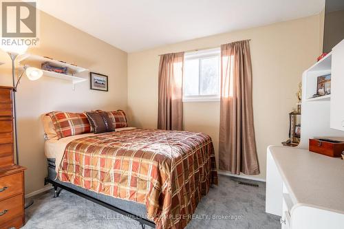 64 - 5475 Lakeshore Road, Burlington, ON - Indoor Photo Showing Bedroom