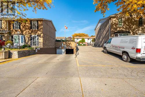 64 - 5475 Lakeshore Road, Burlington, ON - Outdoor