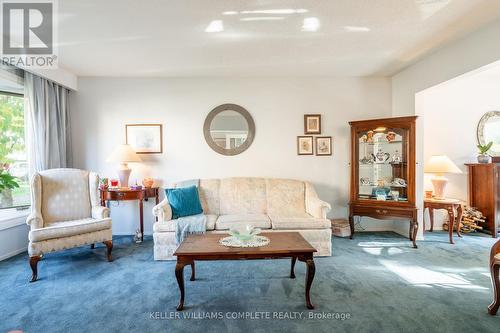 64 - 5475 Lakeshore Road, Burlington, ON - Indoor Photo Showing Living Room