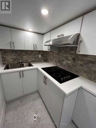 21 Mirando Street E, Richmond Hill, ON - Indoor Photo Showing Kitchen With Double Sink