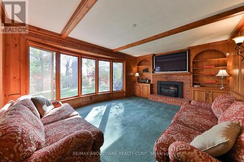 218 North Shore Boulevard W, Burlington, ON - Indoor Photo Showing Living Room With Fireplace