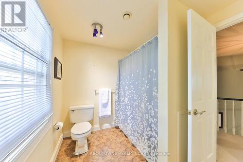 218 North Shore Boulevard W, Burlington, ON - Indoor Photo Showing Bathroom