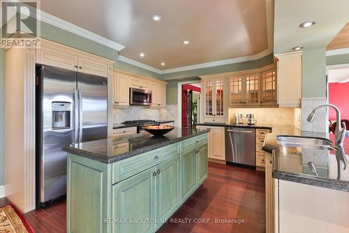 218 North Shore Boulevard W, Burlington, ON - Indoor Photo Showing Kitchen With Upgraded Kitchen