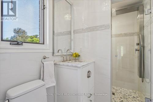 10011 Hume Court, Halton Hills, ON - Indoor Photo Showing Bathroom