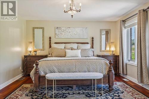 10011 Hume Court, Halton Hills, ON - Indoor Photo Showing Bedroom