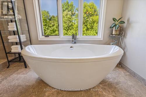 10011 Hume Court, Halton Hills, ON - Indoor Photo Showing Bathroom