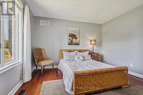 10011 Hume Court, Halton Hills, ON - Indoor Photo Showing Bedroom