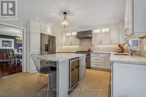 10011 Hume Court, Halton Hills, ON - Indoor Photo Showing Kitchen With Upgraded Kitchen