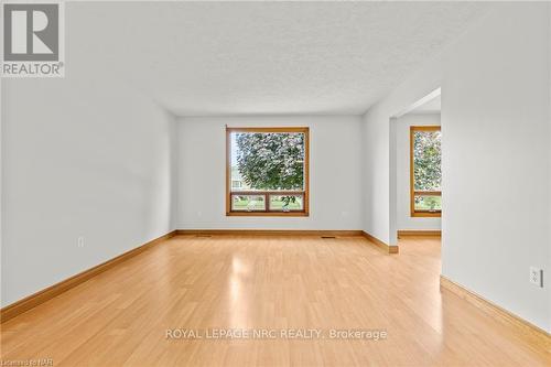 98 Ost Avenue, Port Colborne (877 - Main Street), ON - Indoor Photo Showing Other Room