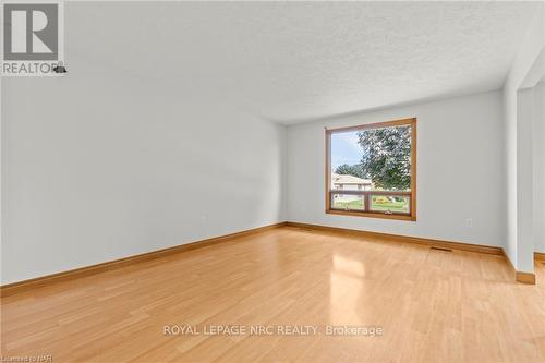 98 Ost Avenue, Port Colborne (877 - Main Street), ON - Indoor Photo Showing Kitchen With Double Sink