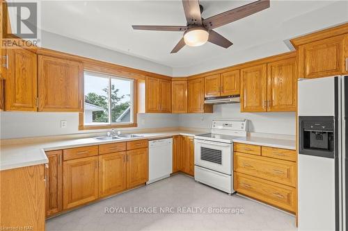 98 Ost Avenue, Port Colborne (877 - Main Street), ON - Indoor Photo Showing Bathroom