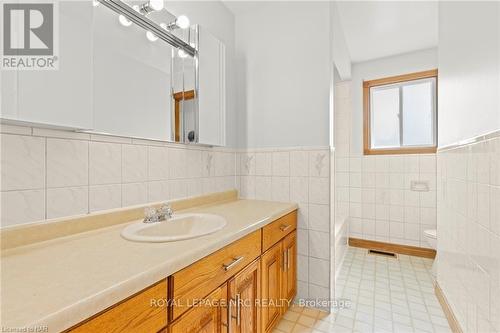 98 Ost Avenue, Port Colborne (877 - Main Street), ON - Indoor Photo Showing Bathroom