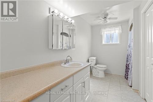 98 Ost Avenue, Port Colborne (877 - Main Street), ON - Indoor Photo Showing Kitchen