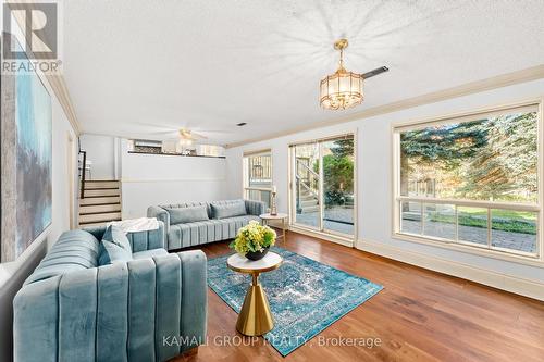 1182 Kingdale Road, Newmarket, ON - Indoor Photo Showing Living Room