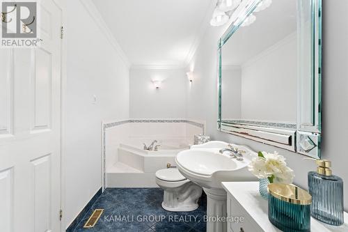 1182 Kingdale Road, Newmarket, ON - Indoor Photo Showing Bathroom