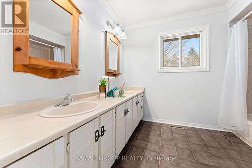 1182 Kingdale Road, Newmarket, ON - Indoor Photo Showing Bathroom