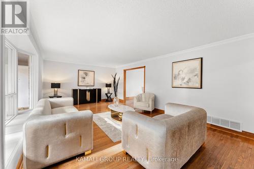 1182 Kingdale Road, Newmarket, ON - Indoor Photo Showing Living Room