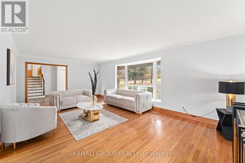 1182 Kingdale Road, Newmarket, ON - Indoor Photo Showing Living Room