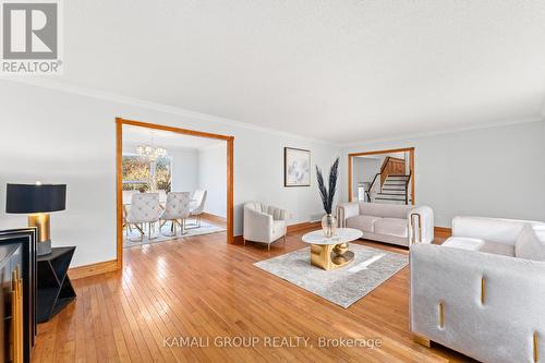 1182 Kingdale Road, Newmarket, ON - Indoor Photo Showing Living Room