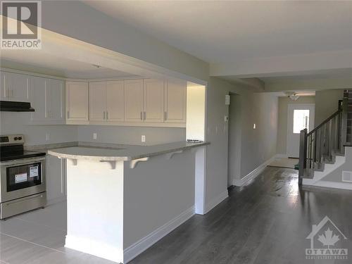 113 Cranesbill Road, Ottawa, ON - Indoor Photo Showing Kitchen