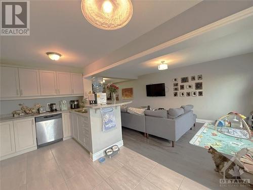 113 Cranesbill Road, Ottawa, ON - Indoor Photo Showing Kitchen