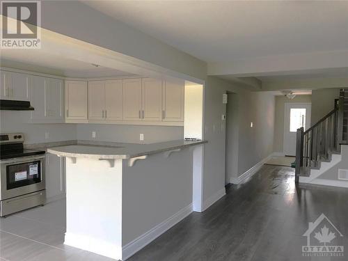 113 Cranesbill Road, Ottawa, ON - Indoor Photo Showing Kitchen