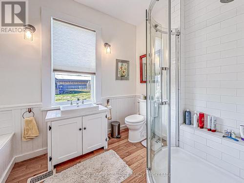 4854 Colebrook Road, South Frontenac (Frontenac South), ON - Indoor Photo Showing Bathroom