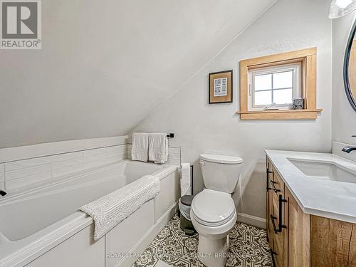 4854 Colebrook Road, South Frontenac (Frontenac South), ON - Indoor Photo Showing Bathroom