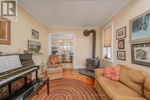 4854 Colebrook Road, South Frontenac (Frontenac South), ON - Indoor Photo Showing Living Room