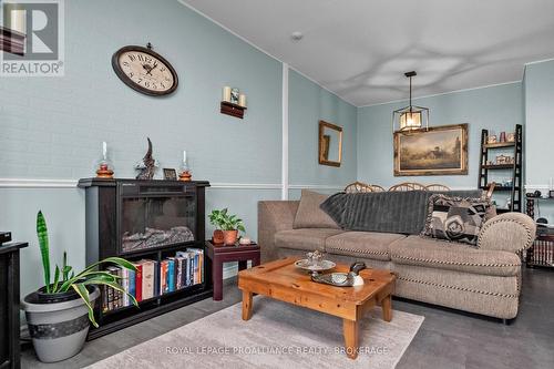 510 - 66 Greenview Drive, Kingston (Central City West), ON - Indoor Photo Showing Living Room