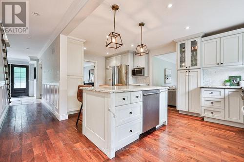 444 Lincoln Gate, Oakville, ON - Indoor Photo Showing Kitchen With Upgraded Kitchen