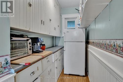 105 Aylmer Street S, Peterborough (Downtown), ON - Indoor Photo Showing Kitchen