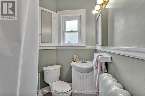 105 Aylmer Street S, Peterborough (Downtown), ON - Indoor Photo Showing Bathroom