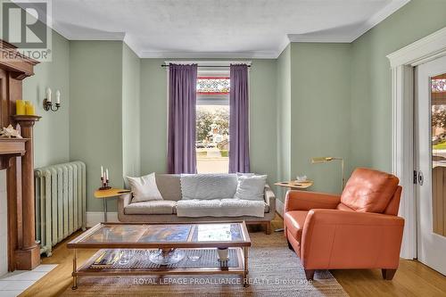 105 Aylmer Street S, Peterborough (Downtown), ON - Indoor Photo Showing Living Room