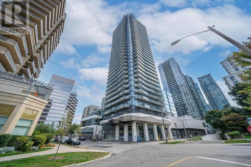 611 - 15 Ellerslie Avenue, Toronto, ON - Outdoor With Facade