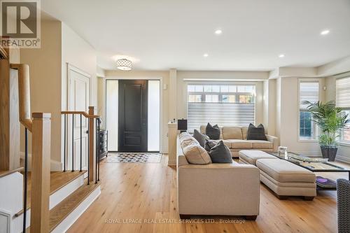 524 Sixteen Mile Drive, Oakville, ON - Indoor Photo Showing Living Room