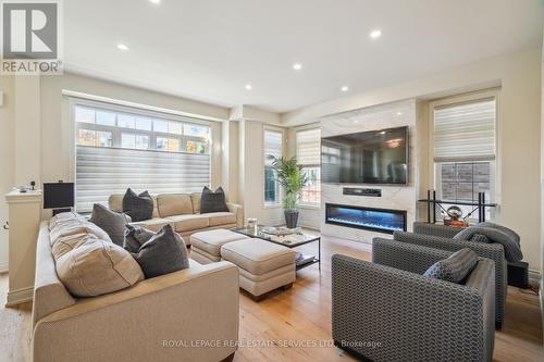 524 Sixteen Mile Drive, Oakville, ON - Indoor Photo Showing Living Room