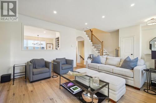 524 Sixteen Mile Drive, Oakville, ON - Indoor Photo Showing Living Room