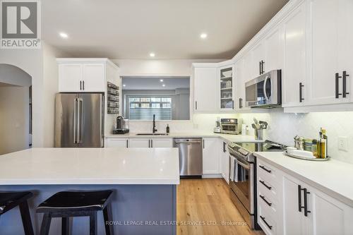 524 Sixteen Mile Drive, Oakville, ON - Indoor Photo Showing Kitchen With Stainless Steel Kitchen With Upgraded Kitchen