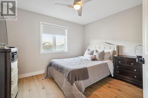 524 Sixteen Mile Drive, Oakville, ON - Indoor Photo Showing Bedroom