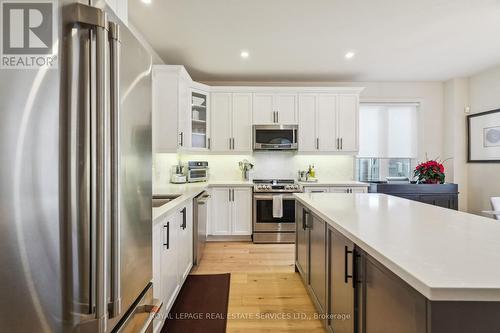 524 Sixteen Mile Drive, Oakville, ON - Indoor Photo Showing Kitchen With Stainless Steel Kitchen With Upgraded Kitchen