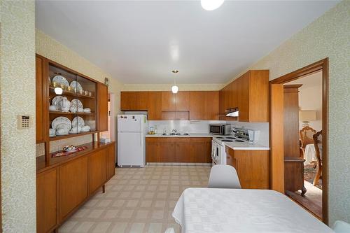 247 Smithfield Avenue, Winnipeg, MB - Indoor Photo Showing Kitchen