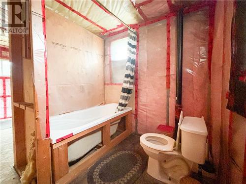 3 Lloyd, Capreol, ON - Indoor Photo Showing Bathroom