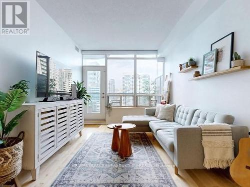 516 - 33 Empress Avenue, Toronto, ON - Indoor Photo Showing Living Room