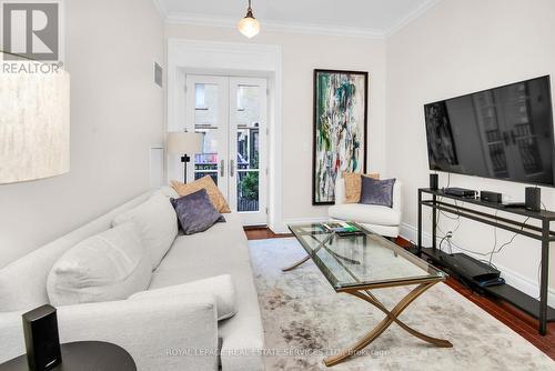 515 - 22 Leader Lane, Toronto, ON - Indoor Photo Showing Living Room