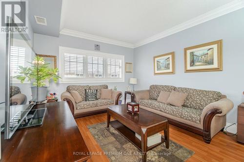 210 - 9451 Jane Street, Vaughan, ON - Indoor Photo Showing Living Room