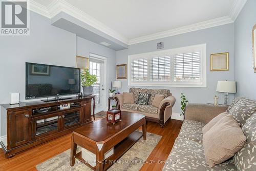 210 - 9451 Jane Street, Vaughan, ON - Indoor Photo Showing Living Room