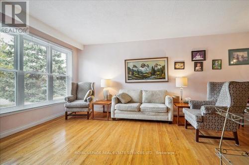 606 Abana Road, Mississauga, ON - Indoor Photo Showing Living Room