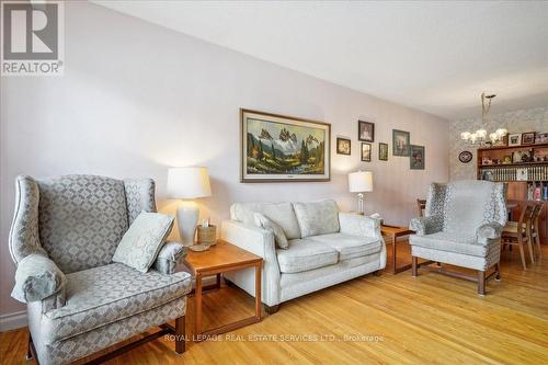 606 Abana Road, Mississauga, ON - Indoor Photo Showing Living Room