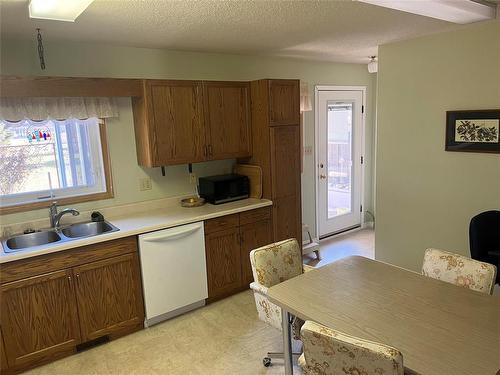 231 Durum Drive, Brandon, MB - Indoor Photo Showing Kitchen With Double Sink